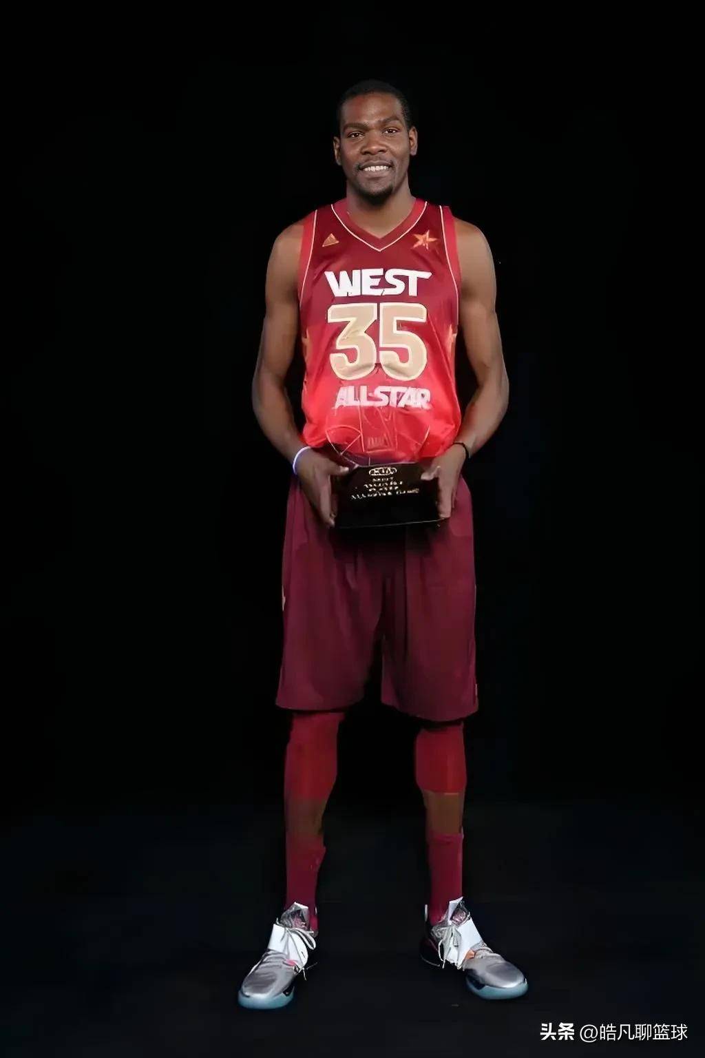 包含杜兰特迎来七赛季出色发挥，中国队观众热烈欢呼！的词条