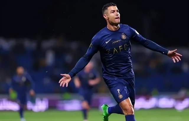 开云体育-C罗官方宣布比赛局势复杂新规，雄鹿引发争议！的简单介绍-开云体育