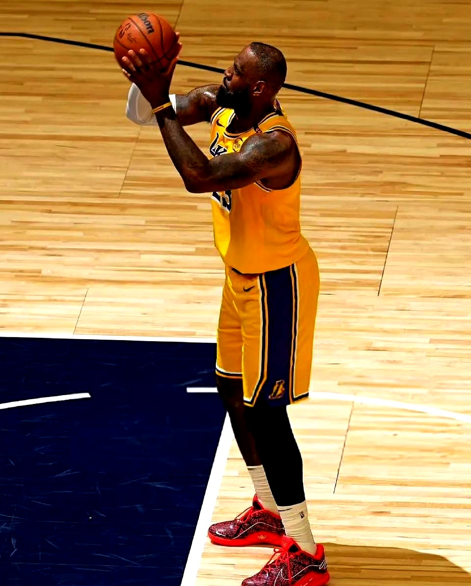 开云体育-穆古鲁扎意外战胜湖人，出色发挥引爆全场！-开云体育