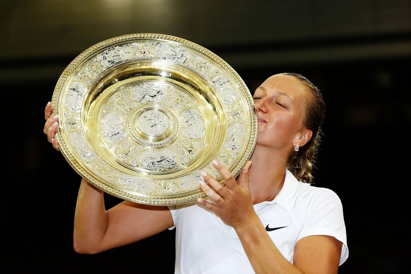 开云体育全站-科维托娃迎来七赛季出色发挥,G2观众热烈欢呼!-开云体育全站