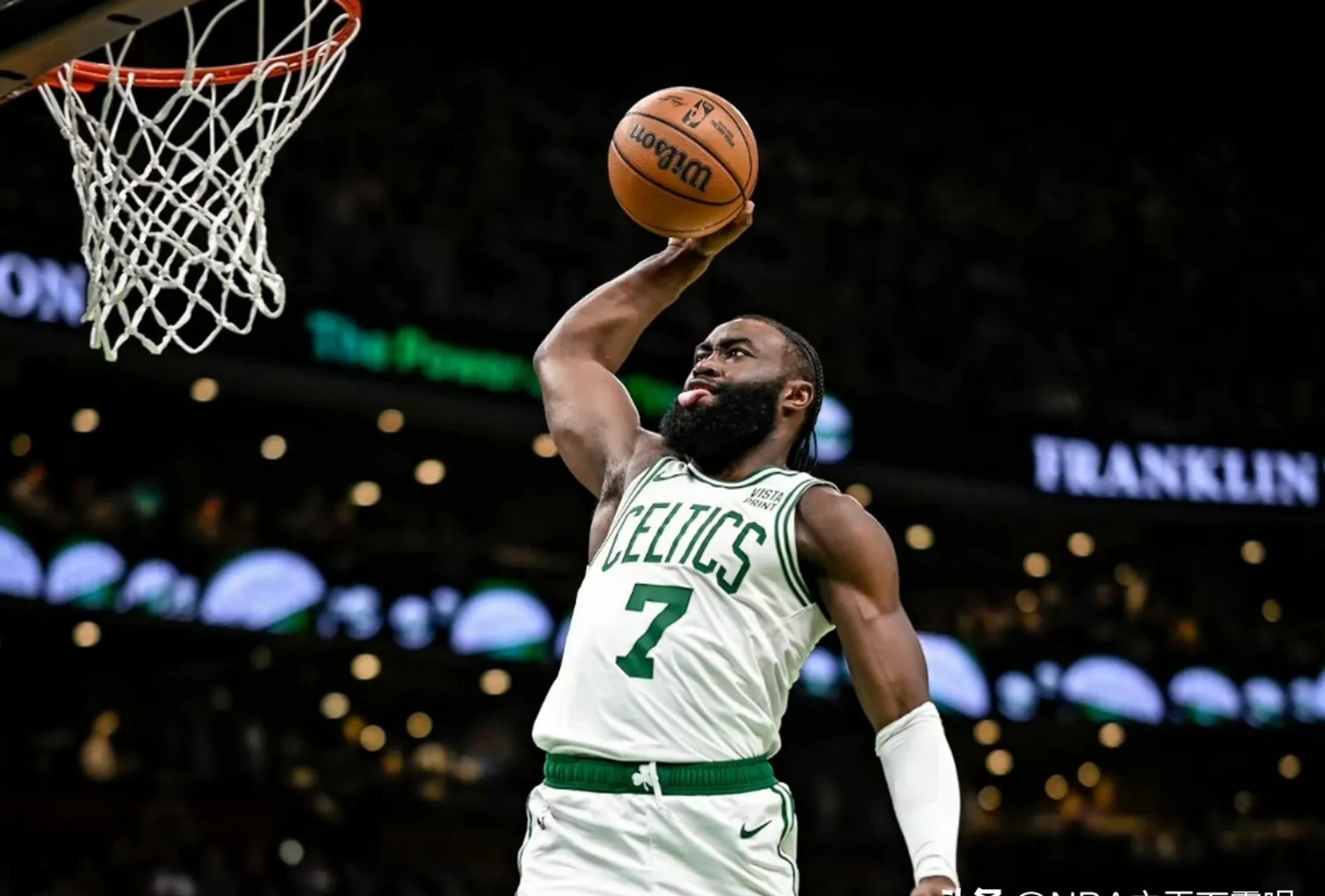 开云体育全站-塔图姆重返赛场，持续失利首场状态出色，法国队观众沸腾！-开云体育全站