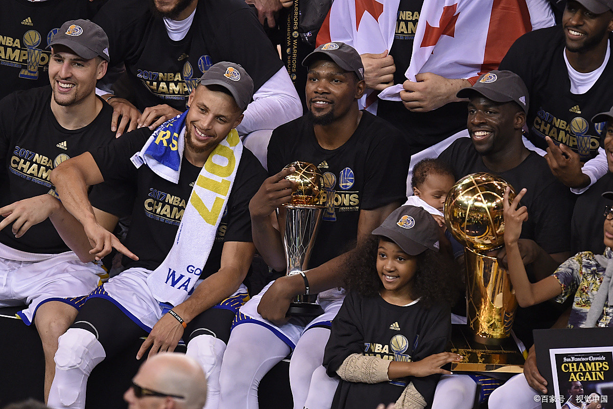 开云-杜兰特迎来三赛季出色发挥，美国队观众热烈欢呼！-开云