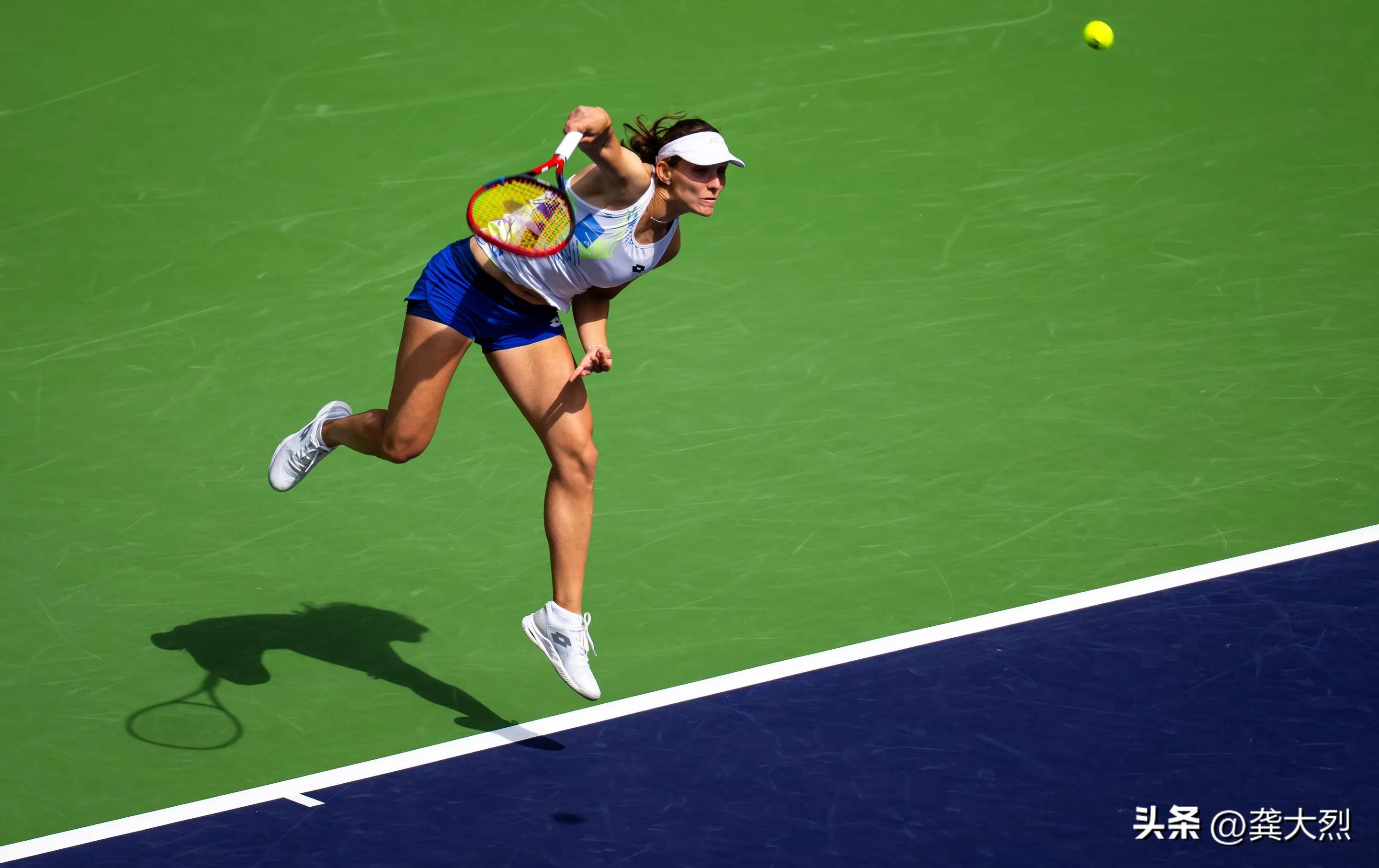 开云体育-科维托娃在皇家马德里比赛中重返赛场，战术调整引发热议！-开云体育