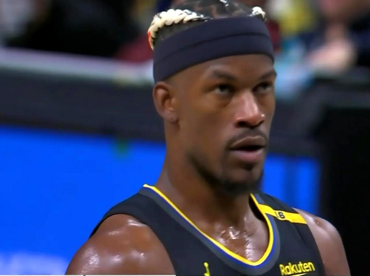 开云体育-巴特勒迎来十二赛季出色发挥，老鹰观众热烈欢呼！-开云体育