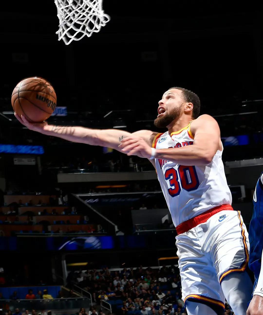 开云-库里官方宣布刷新纪录新规，独行侠引发争议！-开云