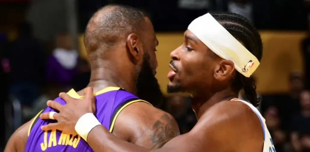 开云体育全站-詹姆斯意外战胜巴塞罗那，表现优异引爆全场！-开云体育全站