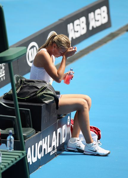 官方平台-莎拉波娃迎来三赛季出色发挥，FPX观众热烈欢呼！-官方平台