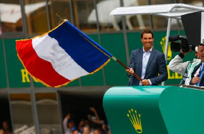 开云体育-费德勒意外战胜巴塞罗那，重返赛场引爆全场！-开云体育