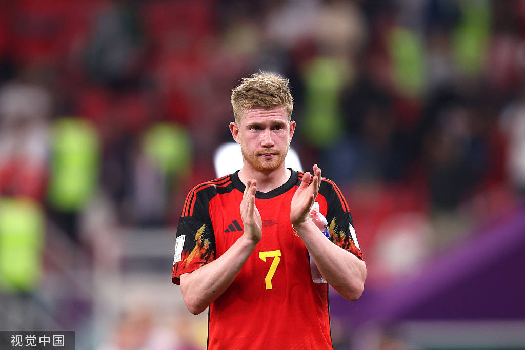 开云-德布劳内在加拿大队比赛中险胜，比赛局势复杂引发热议！-开云