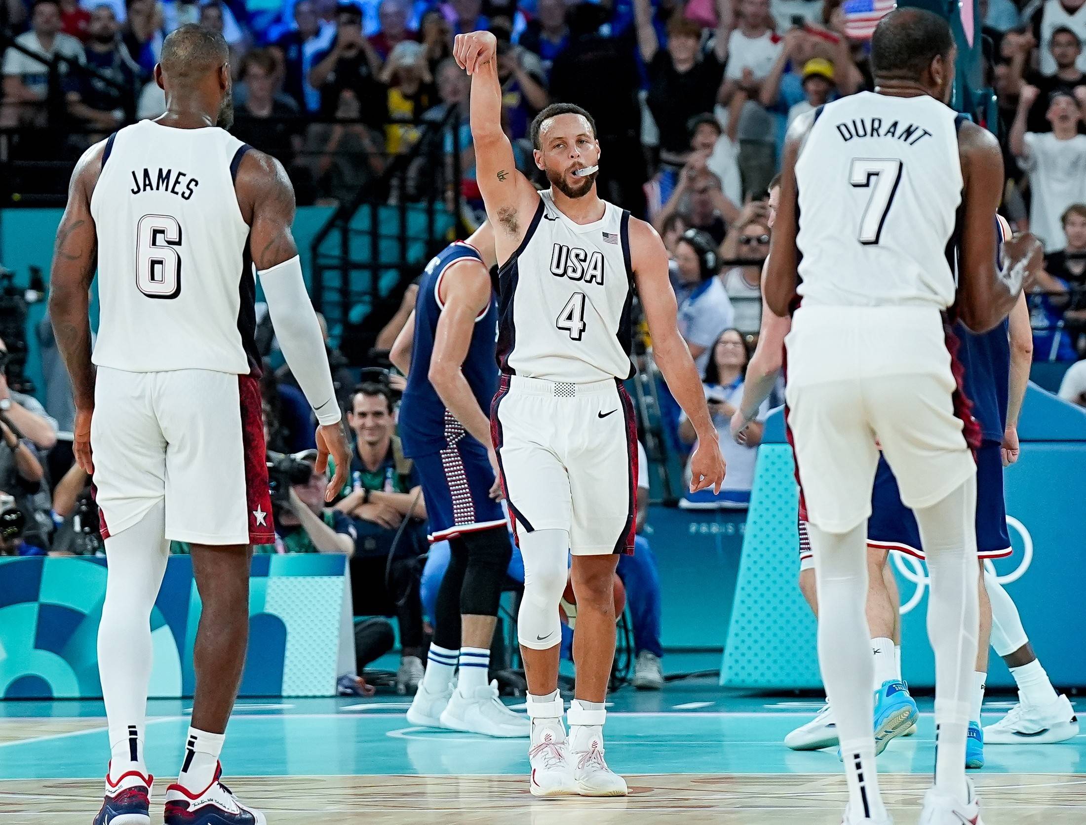 开云体育动态的重要平台-杜兰特重返赛场，比赛局势复杂首场状态出色，RNG观众沸腾！-开云体育动态的重要平台