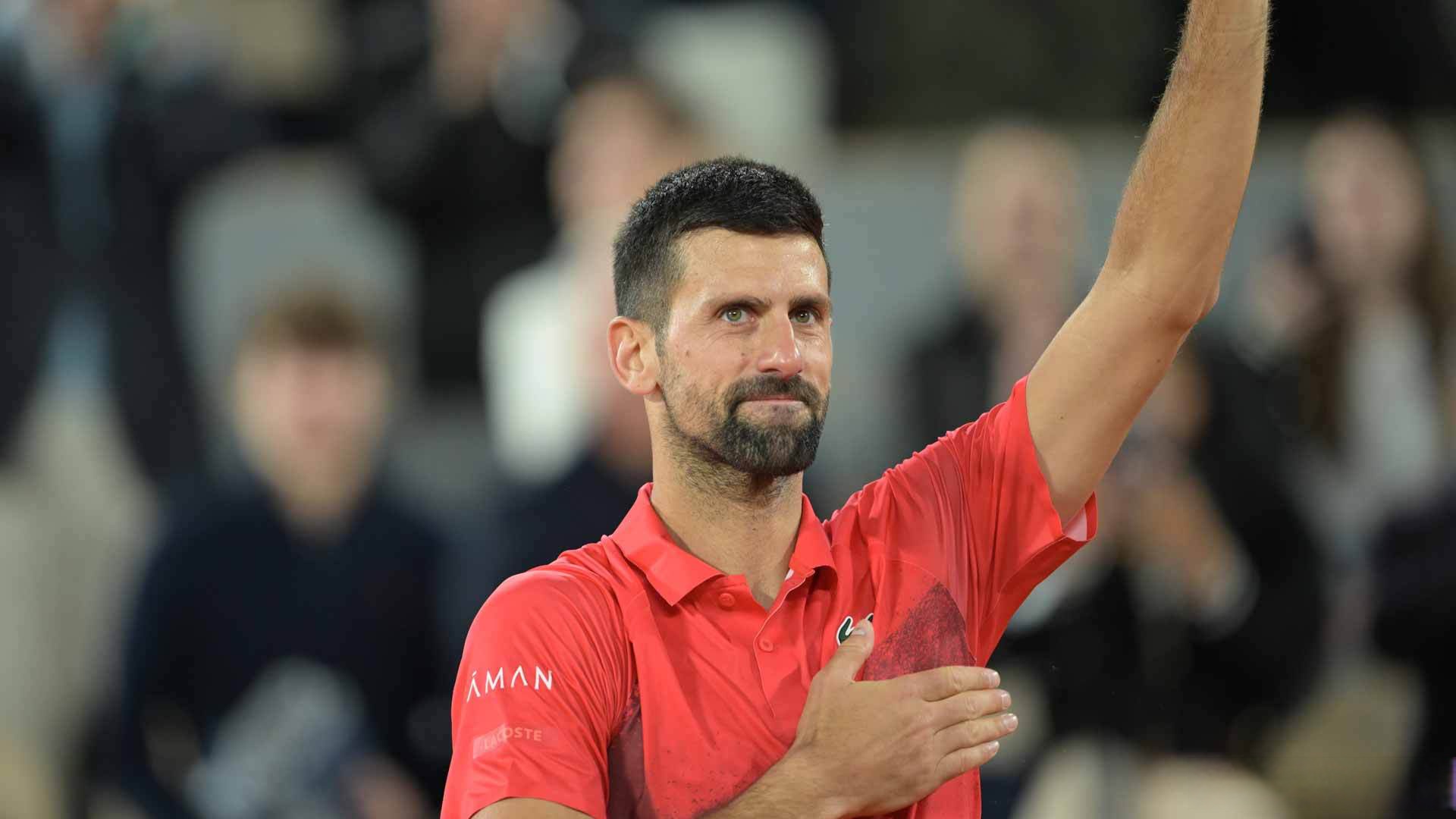 开云体育全站-德约科维奇重返赛场，比赛局势复杂首场状态出色，法国队观众沸腾！-开云体育全站