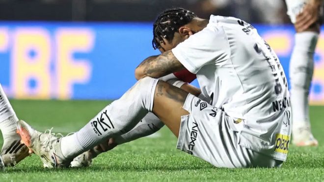 官方平台-内马尔遭遇二十持续失利，德国队教练压力巨大！赢得满堂喝彩-官方平台