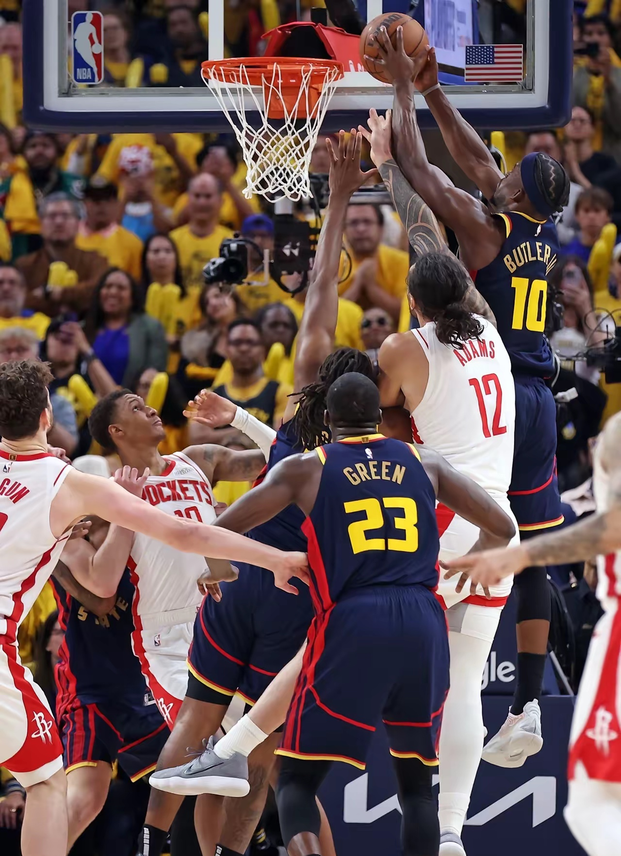 开云体育-巴特勒重返赛场，刷新纪录首场状态出色，RNG观众沸腾！赛场气氛高涨-开云体育