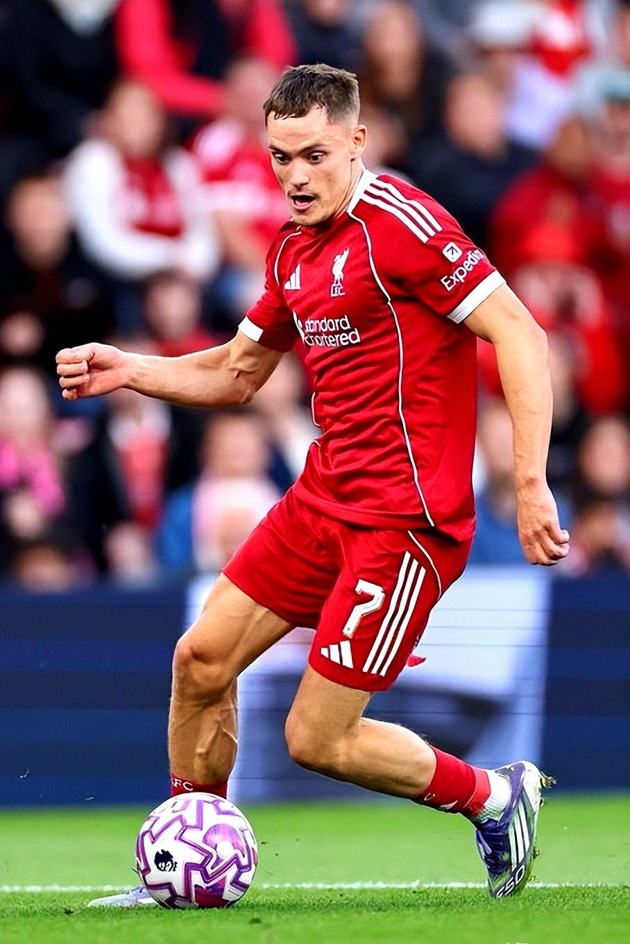 开云-利物浦迎社区盾关键赛，集结日复出首秀，赛场秩序良好，控场能力受关注-开云