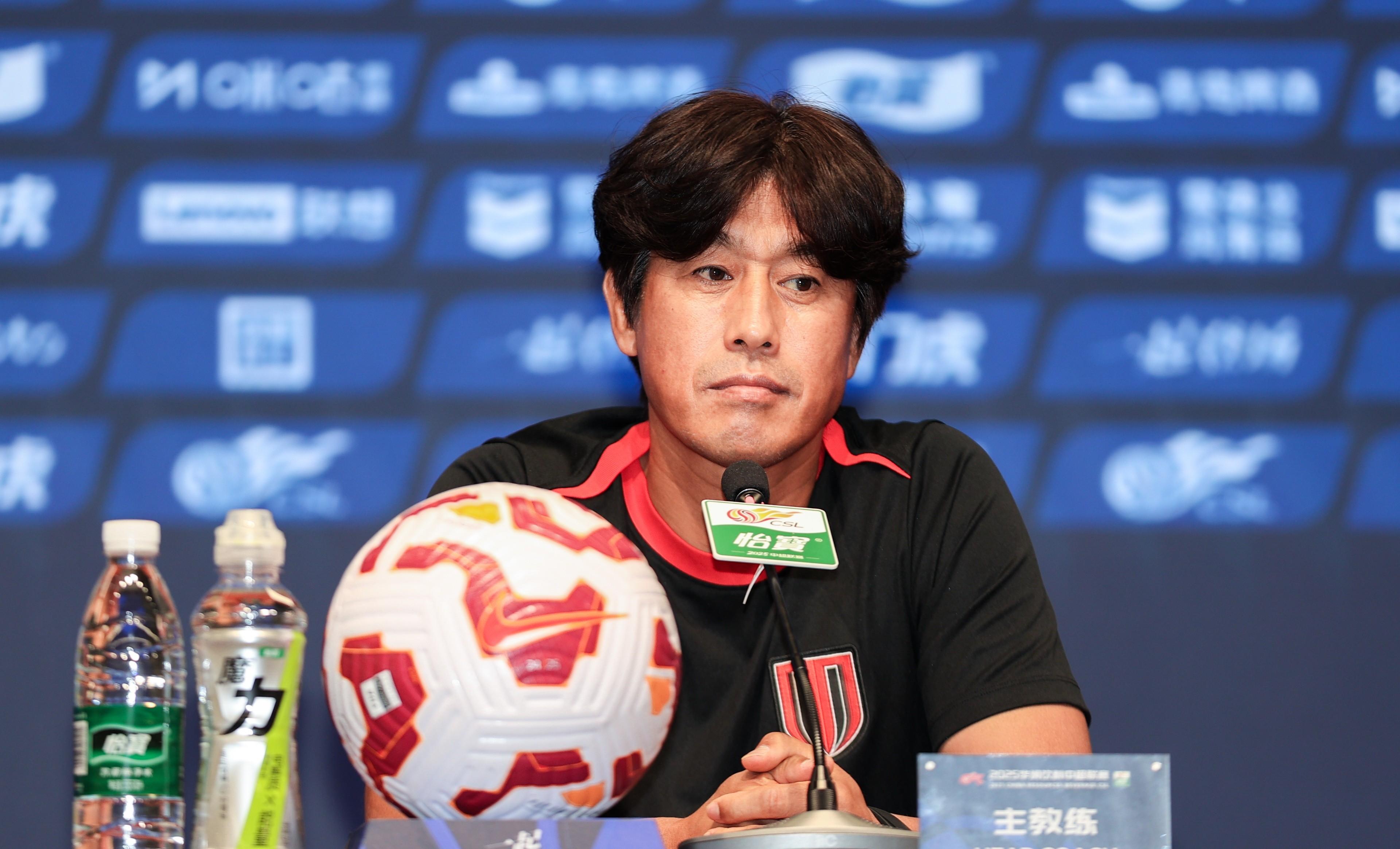 开云体育全站-赛后欧超杯焦点战;成都蓉城单刀错失;更衣室稳定;控场能力受关注-开云体育全站