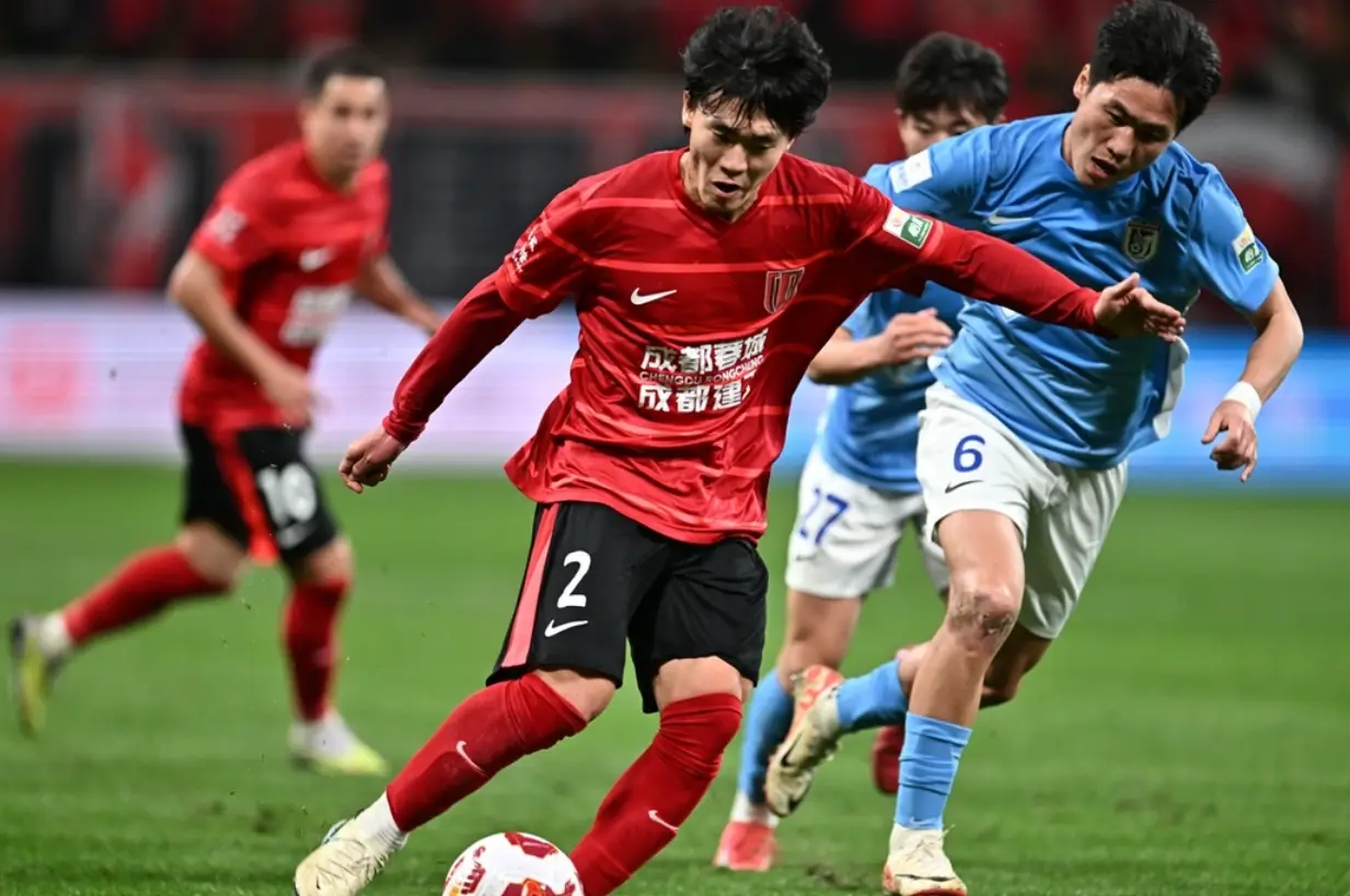 开云体育全站-赛后欧超杯焦点战;成都蓉城单刀错失;更衣室稳定;控场能力受关注-开云体育全站